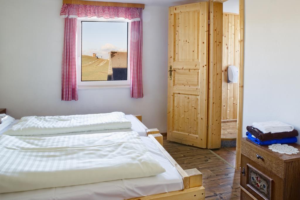 فندق Maria Lankowitzفي  Altes Almhaus الغرفة الصورة